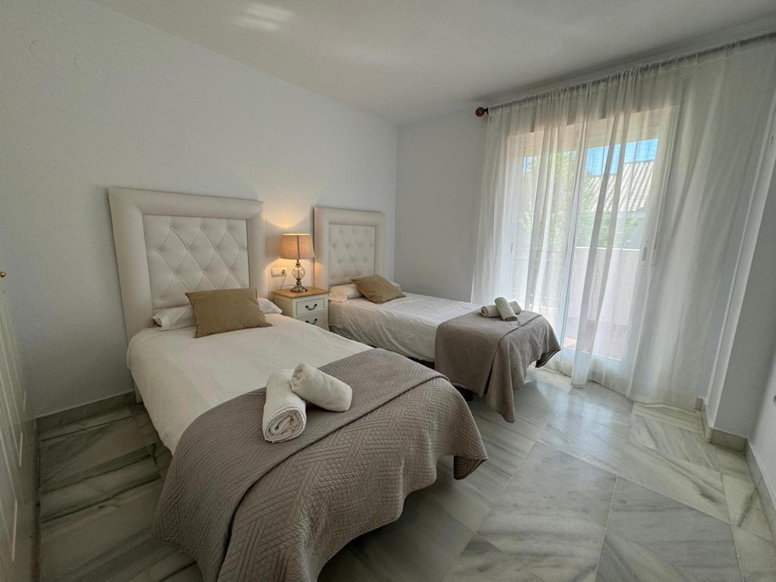Apartamentos Naranjos Del Sol Marbella Kültér fotó